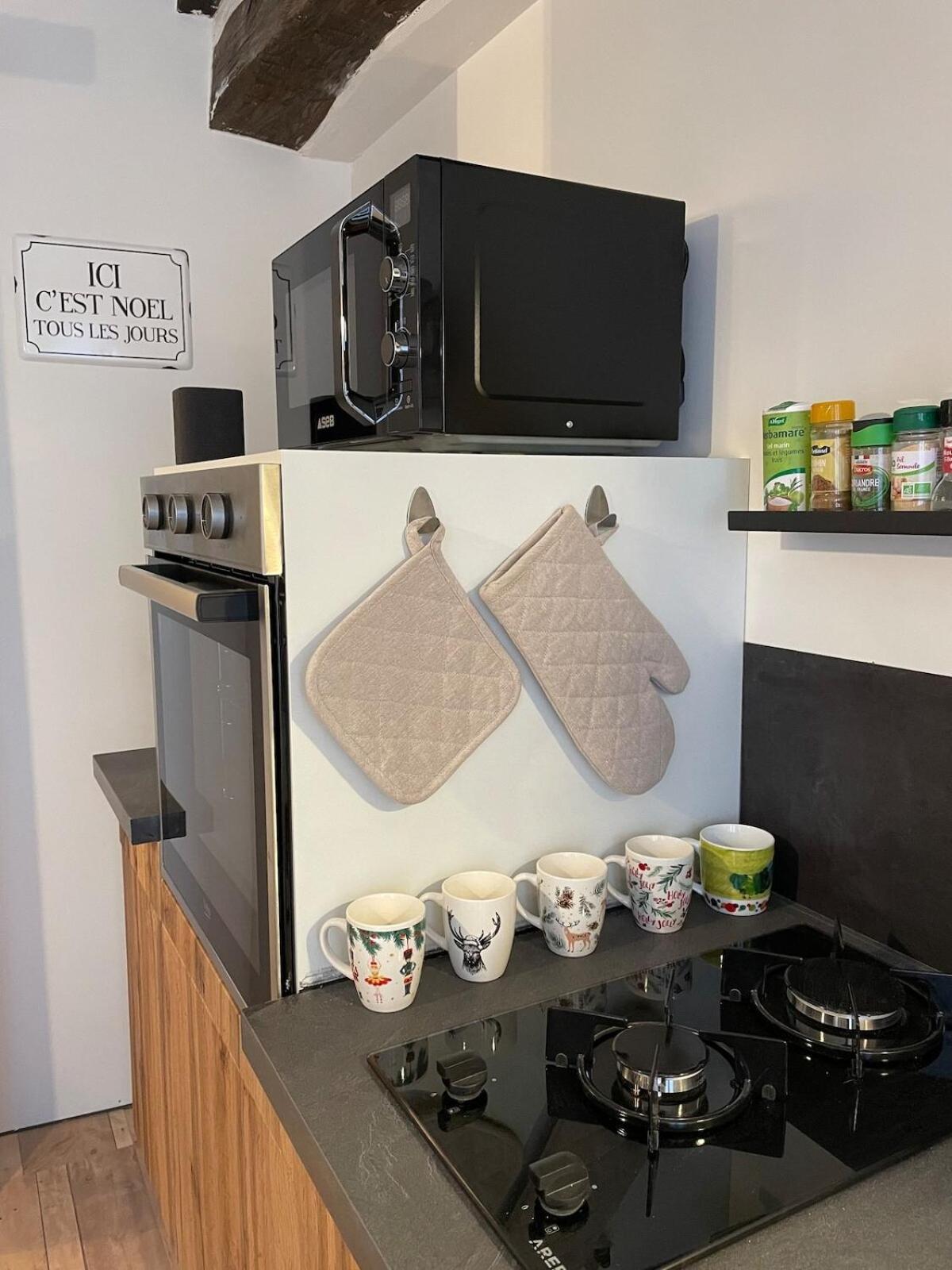 "La Petite Maison" Triplex Au Centre Ville - Les Terres Du Roy Avallon Luaran gambar