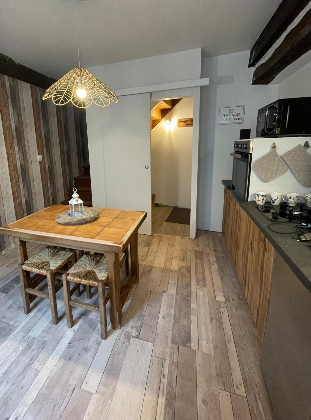 "La Petite Maison" Triplex Au Centre Ville - Les Terres Du Roy Avallon Luaran gambar