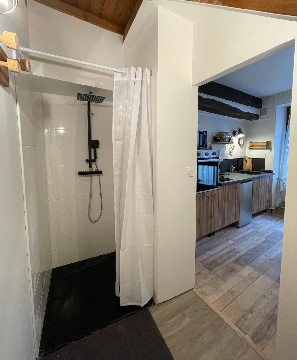 "La Petite Maison" Triplex Au Centre Ville - Les Terres Du Roy Avallon Luaran gambar