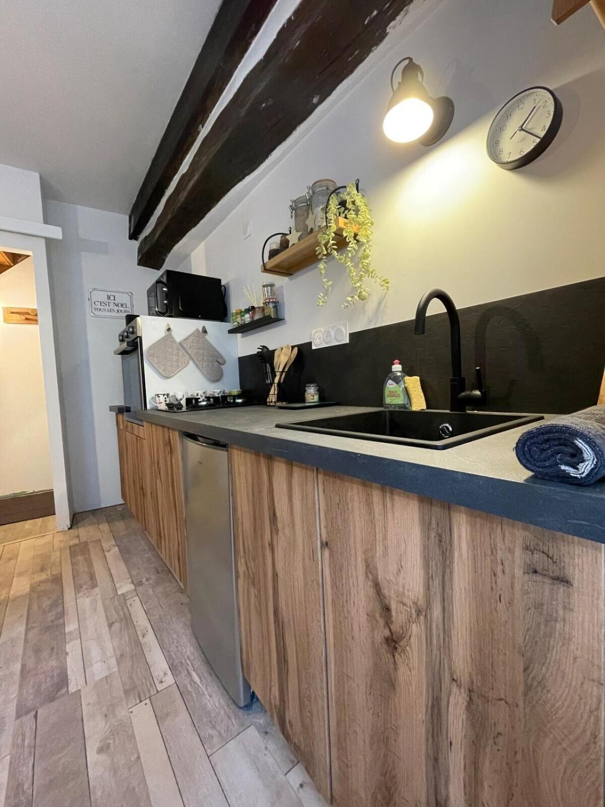 "La Petite Maison" Triplex Au Centre Ville - Les Terres Du Roy Avallon Luaran gambar
