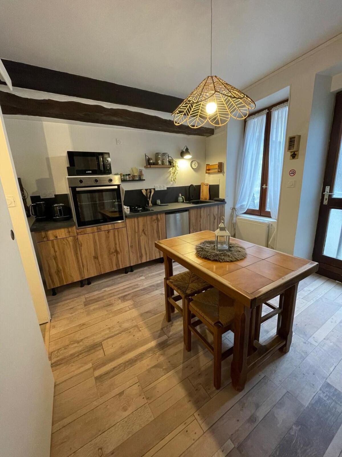 "La Petite Maison" Triplex Au Centre Ville - Les Terres Du Roy Avallon Luaran gambar